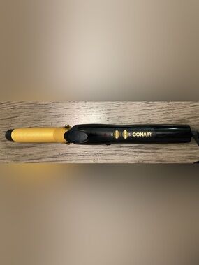 Conair curling 1” iron, excellent condition.